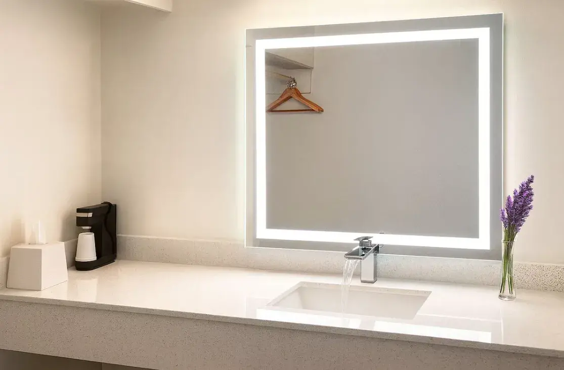 Chaparral Motor Inn - breakfast and guest amenities